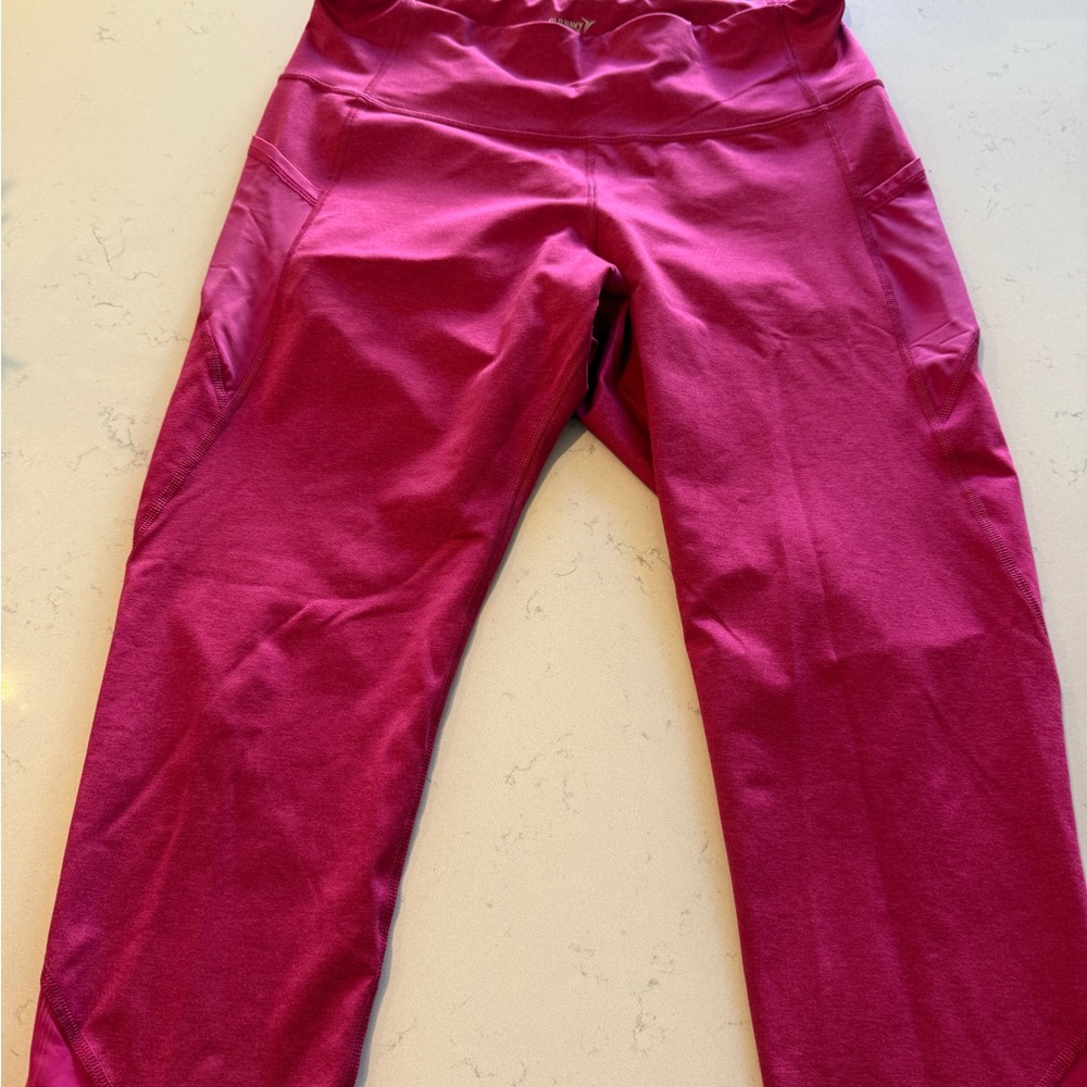 Old Navy Fuchsia Cropped Leggings